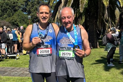 Rafa Martínez y José Ángel Martínez a la finalización de la Maratón de Sydney.