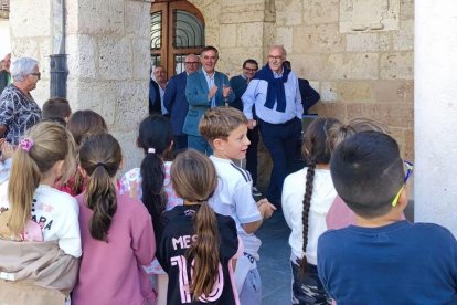 El ex entrenador fue aclamado en El Burgo