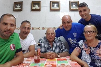 La familia Rodríguez Nebreda: de izquierda a derecha José Miguel, Ángel, Ángel senior, Javi, Benjamín y Aurelia.