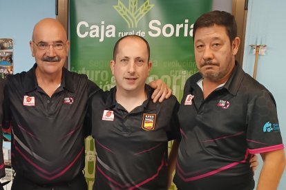 Pedro Camarero, Carlos Cortés y Rafael Soto en un partido de Liga.