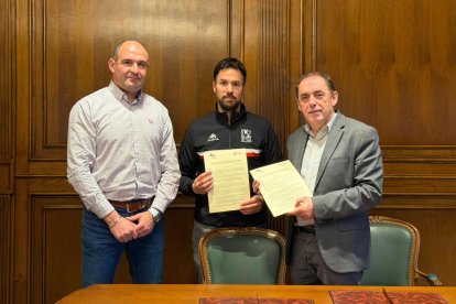 Renovado el convenio de colaboración de la Diputación con la Territorial de triatlón.