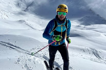 El agredeño Daniel Izquierdo durante una travesía en nieve.
