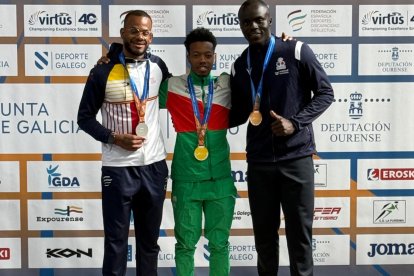 Pineda a la izquierda de la imagen como subcampeón del mundo en la prueba de los 60 metros lisos.
