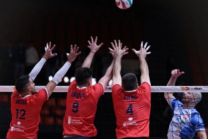 Gran partido de Lindberg en la victoria celeste ante Cisneros Tenerife.