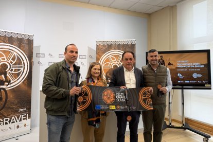 De izquierda a derecha, Selu, Elia Jiménez, Benito Serrano y Rubén Andrés, durante la presentación de la ruta.