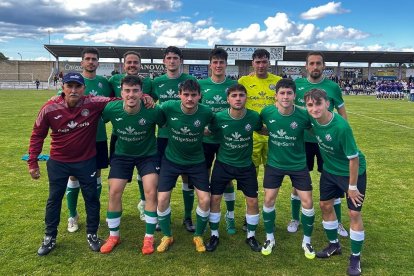 Once del San José en la ida de las semifinales en La Bañeza.