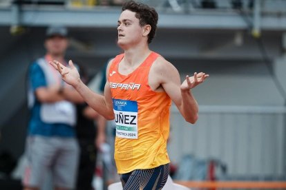Alejandro Núñez participa en la prueba de los 400 metros.
