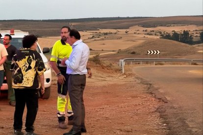 El presidente de la Diputación, Benito Serrano, se ha trasladado hasta Barcones y Arenillas para conocer el trabajo del operativo sobre el terreno.