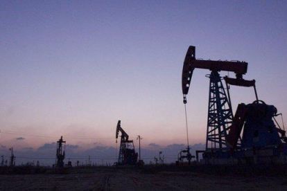 Pozos petroleros del yacimiento chino de Shengli.-EFE