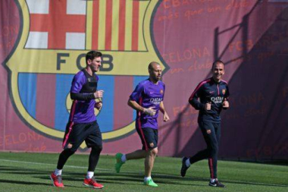 Messi y Mascherano entrenando hoy en la ciudad deportiva del Barcelona.-Foto: F.C.BARCELONA