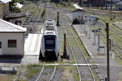 Un convoy en la estación del Cañuelo.-Mario Tejedor