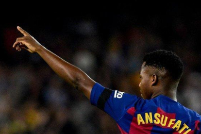 Ansu Fati celebra su gol al Valencia en el Camp Nou.-AFP / PAU BARRENA