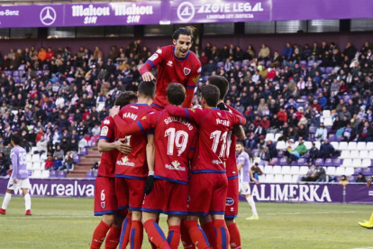 Los jugadores del Numancia celebran la victoria lograda el pasado domingo en Valladolid.-Área 11