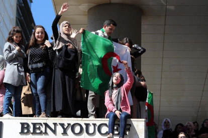 Estudiantes de medicina protestan contra Bouteflika en Argel.-EFE