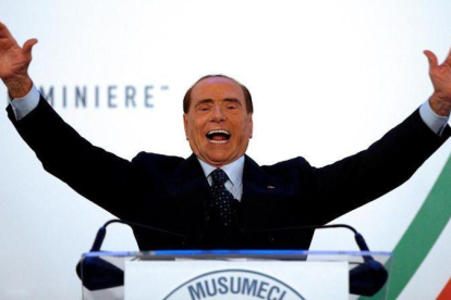 Berlusconi durante un acto en Catania, el pasado noviembre.-REUTERS / ANTONIO PARRINELLO