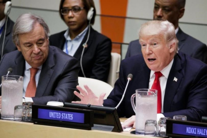 El presidente de EEUU, Donald Trump, y el secretario general de la ONU, Antonio Guterres (izquierda), en la sede de la ONU.-EFE /JUSTIN LANE