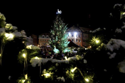 Las calles de Riga se preparan para la Navidad en medio de una crisis por la recogida de basuras-EPA