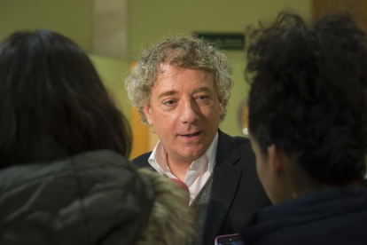 El Premio Nacional de Poesía, Juan Carlos Mestre, intervine en el II Foro de Debate de la Cátedra Villalar Castilla y León/ Universidad de Burgos con la conferencia titulada 'La ciudadanía del otoño en la poesía del paisaje'-Ical