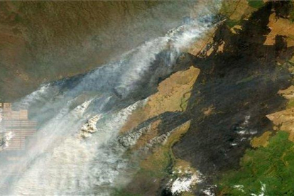 Imagen satelital de los incendios forestales en la Amazonia.-EFE