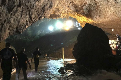 Dispositivo de rescate en la cueva tailandesa.-/ TWITTER ELON MUSK