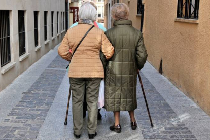 Grupo de jubiladas en la provincia de Soria. / VALENTÍN GUISANDE-