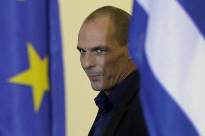 Yanis Varoufakis, entre la UE y Grecia.-Foto: AFP / MICHAEL SOHN