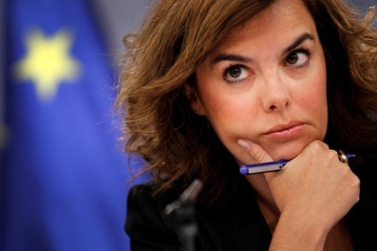 Soraya Sáenz de Santamaria, vicepresidenta del Gobierno, durante la rueda de prensa posterior al Consejo de Ministros celebrado hoy en la Moncloa.-JOSÉ LUIS ROCA