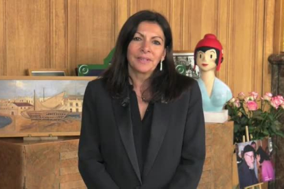 Vídeo de la alcaldesa de París, Anne Hidalgo, apoyando a Pedro Sánchez.-