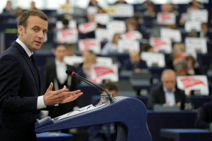 Macron, en su intervención ante el Parlamento Europeo en Estrasburgo.-REUTERS / VINCENT KESSLER