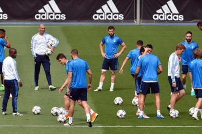 Los jugadores del Real Madrid, durante un entrenamiento-AFP / GERARD JULIEN