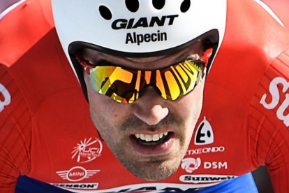 Tom Dumoulin, en la cronoescalada del jueves, en la que fue segundo.-AFP / LIONEL BONAVENTURE