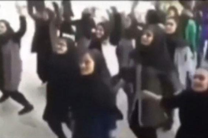 Gentleman, el baile tabú en las escuelas que revoluciona Irán.-EFE