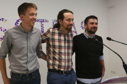 Íñigo Errejón, Pablo Iglesias y Ramón Espinar, este jueves en la sede de Podemos.-DAVID CASTRO
