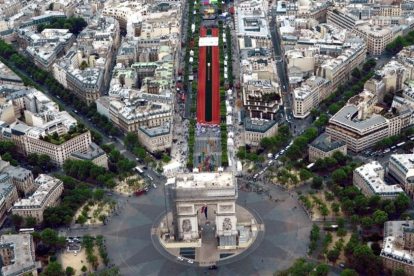 Vista aérea del Ayuntamiento de París y los Campos Elíseos.-GAUILLAUME PLISSON