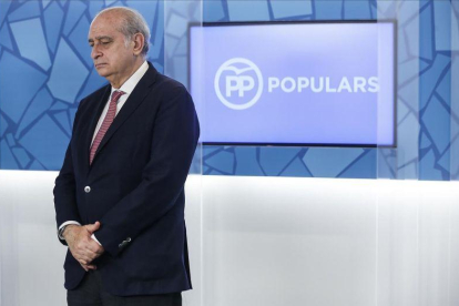 El ministro de Interior en funciones, Jorge Fernández Díaz, en una reciente junta directiva del PP catalán.-JULIO CARBÓ