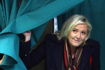 Marine Le Pen vota en Henin-Beaumont.-EFE