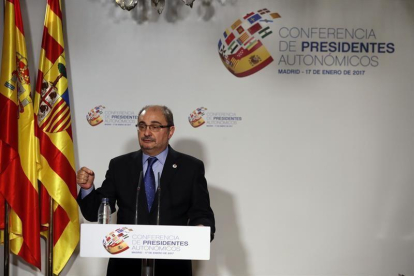 El presidente de Aragón, Javier Lambán, durante su comparecencia en la al término de la VI Conferencia de Presidentes Autonómicos.-EFE