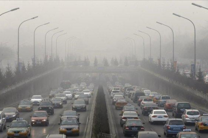 Una carretera de Pequín en una imagen de archivo.-ROLEX DELA PENA (EFE)