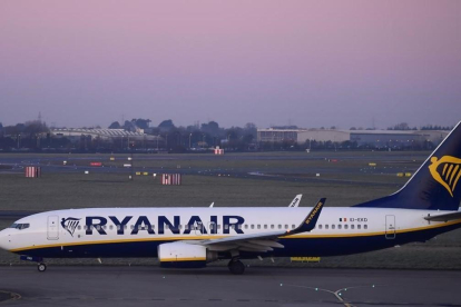 Un avión de Ryanair, modelo Boieng 737 como el incautado en el aeropuerto de Burdeos.-CLODAGH KILCOYNE