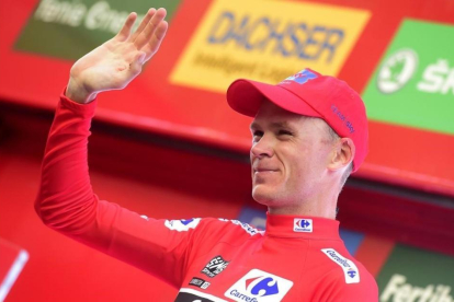 Chris Froome, en el podio de la Vuelta-AFP / JOSÉ JORDÁN