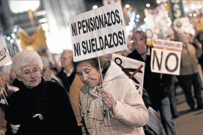 Protestas de pensionistas a favor de una jubilación digna.-Foto: JOSÉ LUIS ROCA