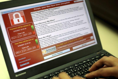 Una pantalla de ordenador muestra un rescate por un ataque de WannaCry.-EFE / RITCHIE B TONGO
