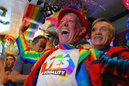 Celebración de partidarios del matrimonio homosexual tras conocer el resultado.-/ STEVEN SAPHORE / REUTERS