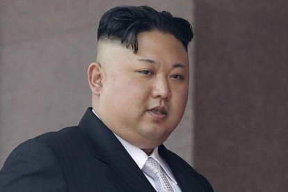 El líder norcoreano, Kim Jong-un, en un desfile militar en Corea del Norte.-WONG MAYE-E