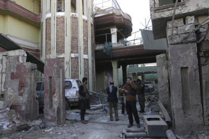 La embajada española en Kabul después de la explosión.-AP / RAHMAT GUL