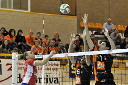 El CMA cayó ante el Cai Teruel en el tie break en un gran encuentro. / DIEGO MAYOR-