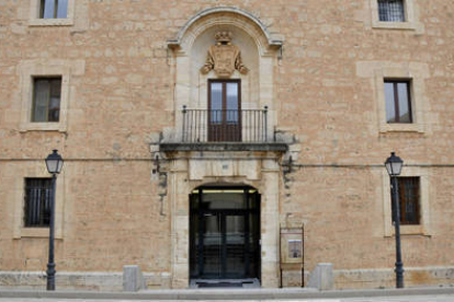 Fachada de la residencia San José de El Burgo de Osma en la actualidad. / DFIEGO MAYOR-