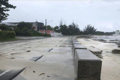 Bahamas se prepara para la llegada del huracán Dorian.-AFP