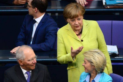 Merkel en el Bundestag, este jueves.-Foto: AFP / JOHN MACDOUGALL