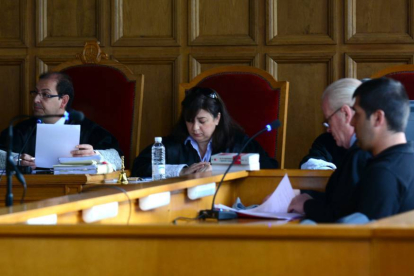 Un momento del juicio celebrado ayer en la Audiencia Provincial contra un vecino de San Leonardo.-VALENTÍN GUISANDE